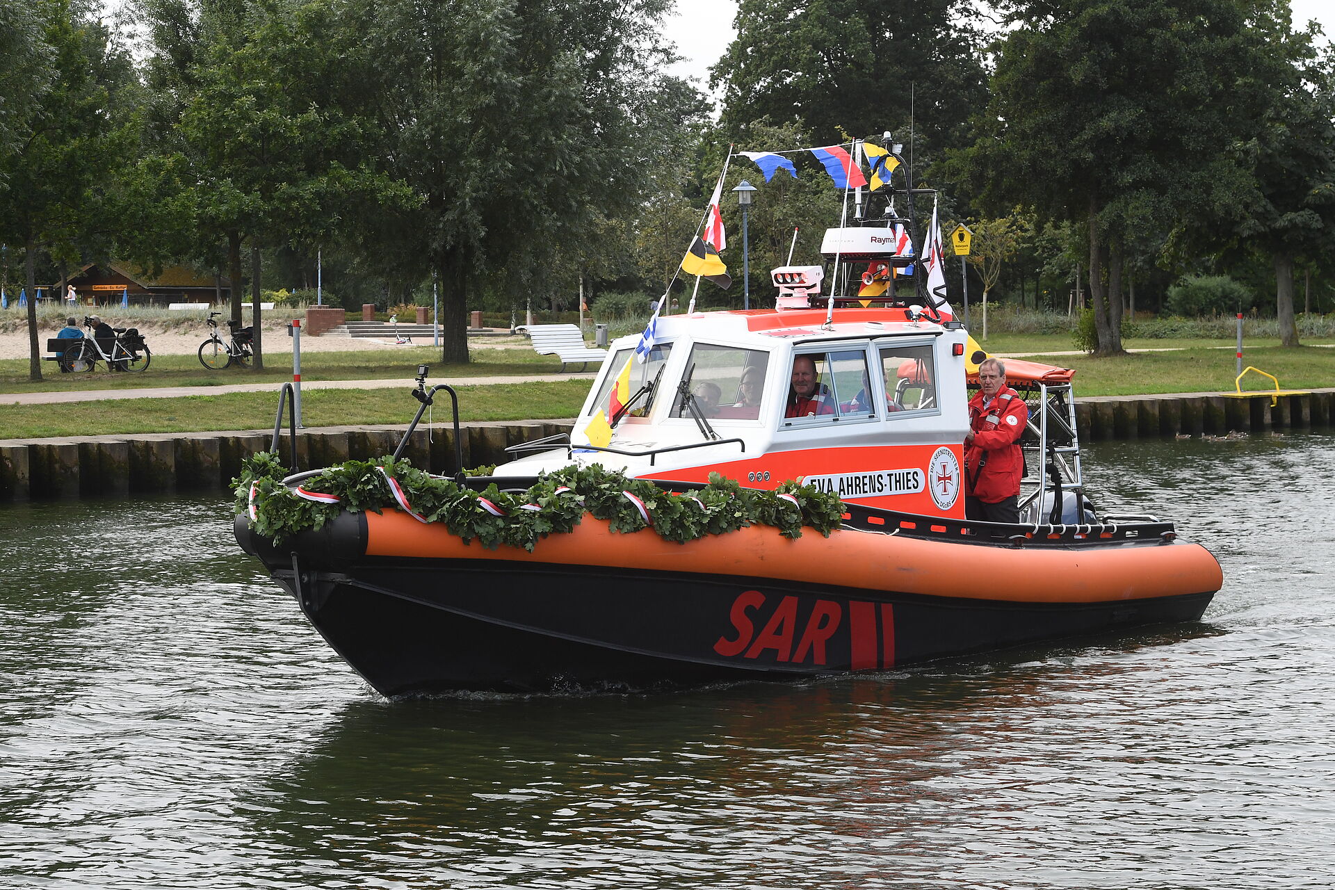 Seenotrettungsboot EVA AHRENS-THIES feierlich geschmückt
