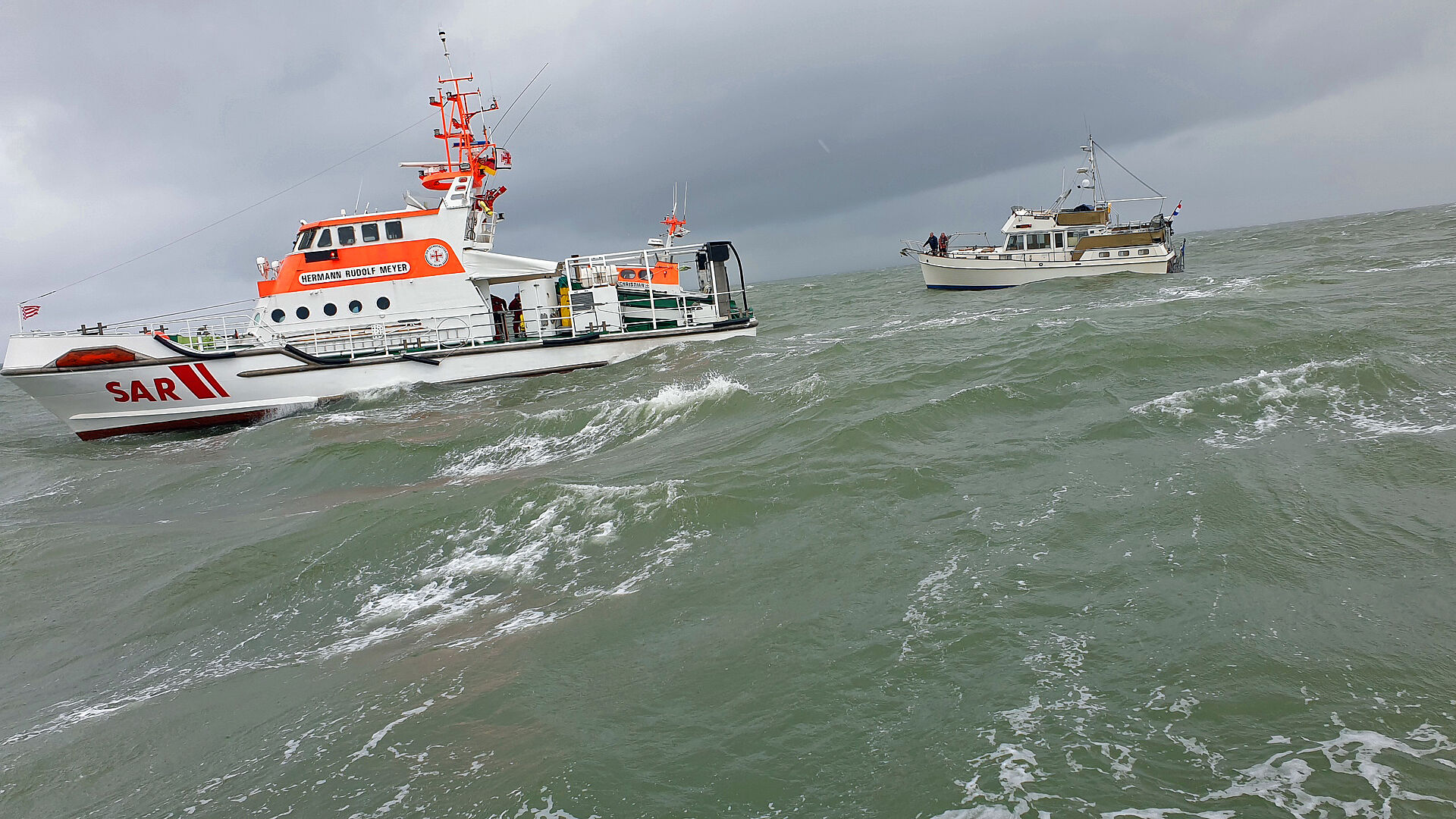 Seenotrettungskreuzer rettet Motoryacht vor Wangerooge