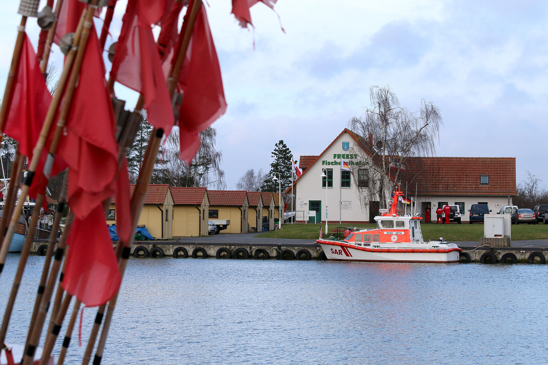 Seenotrettungsboot HEINZ ORTH liegt in Rettungsstation Freest an