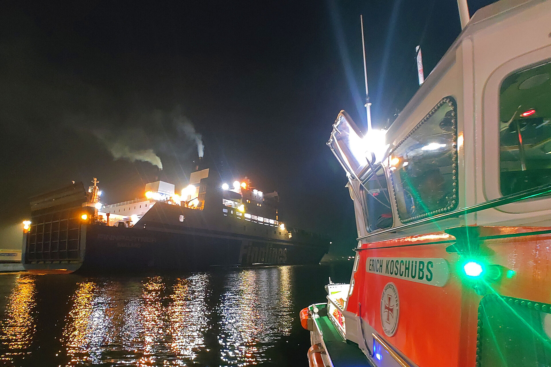 Seenotretter für lebensgefährlich erkrankten Passagier auf Ostseefähre im Einsatz