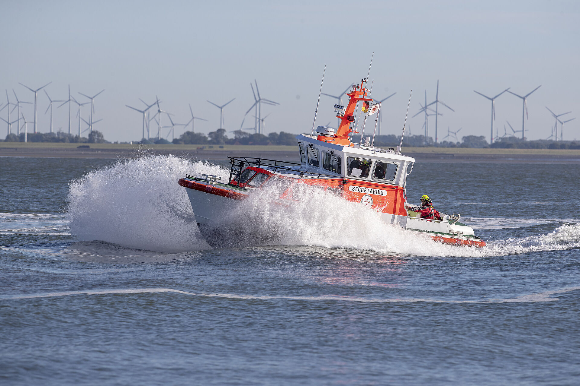 Das Seenotrettungboot SECRETARIUS vor Langeoog im Einsatz