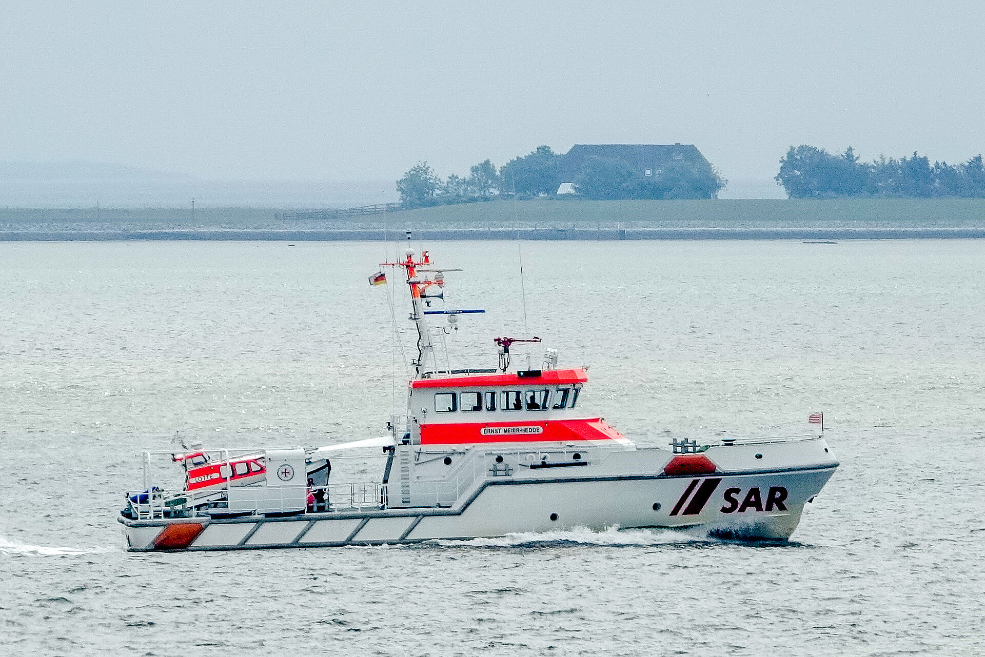 Seenotrettungskreuzer ERNST MEIER-HEDDE im Einsatz auf hoher See