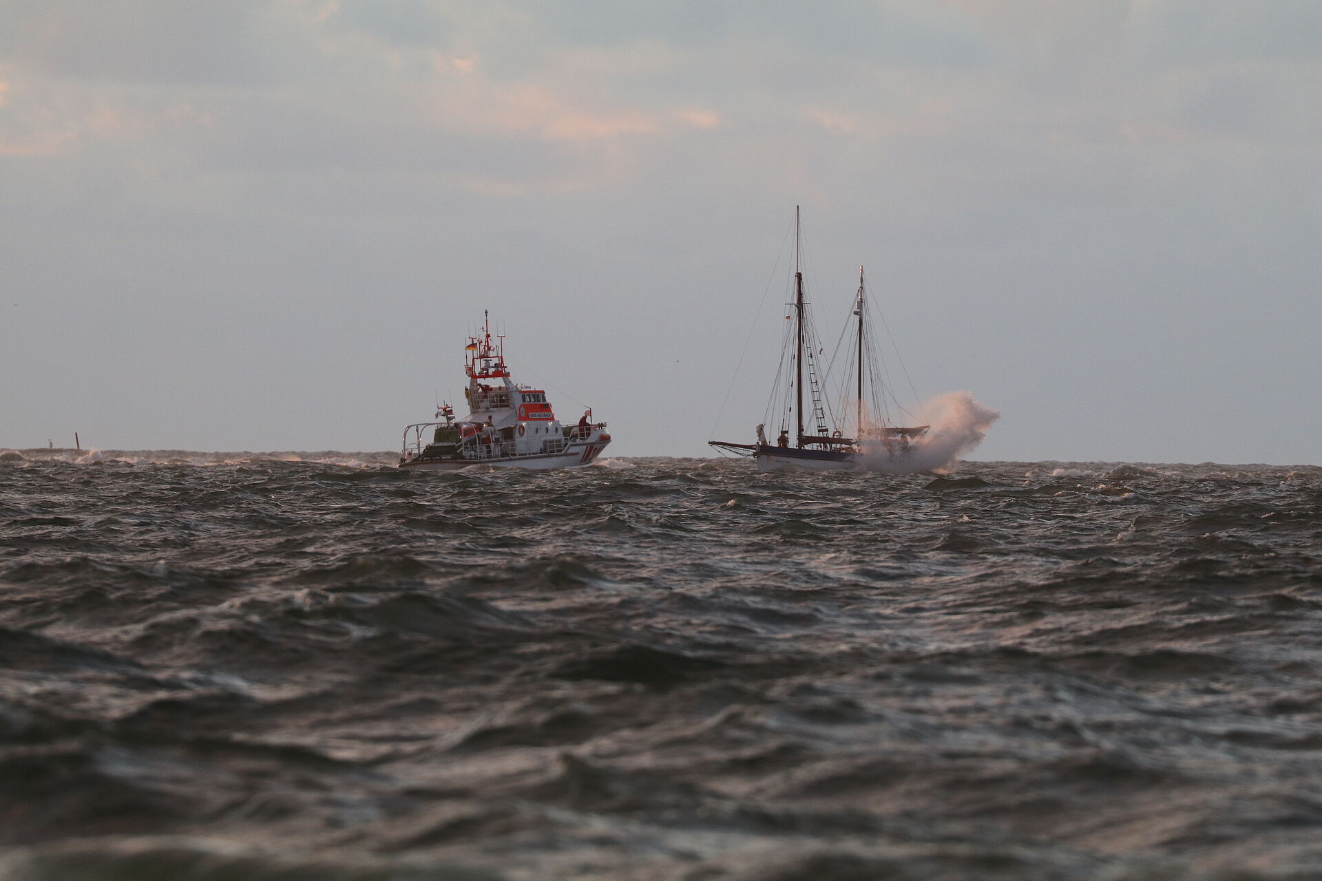 Seenotretter befreien vier Segler vor Norderney aus Lebensgefahr
