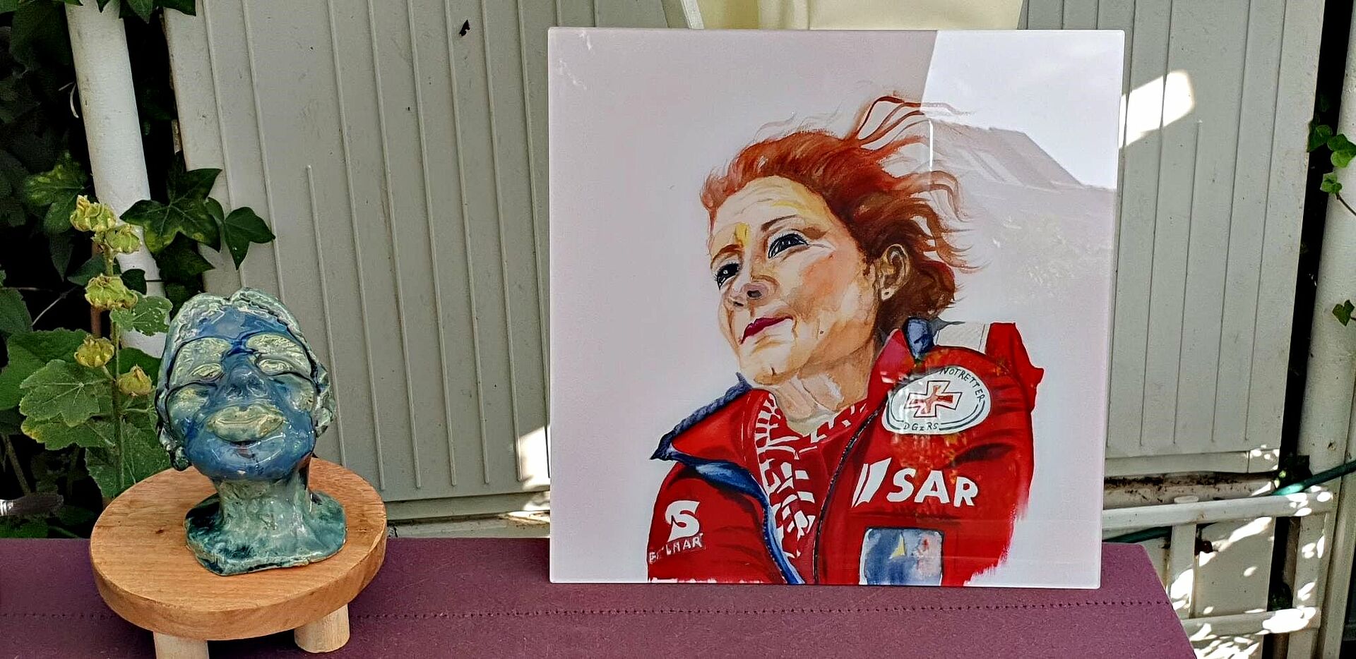Porträt der rothaarigen Seenotretterin Birgit Heinze