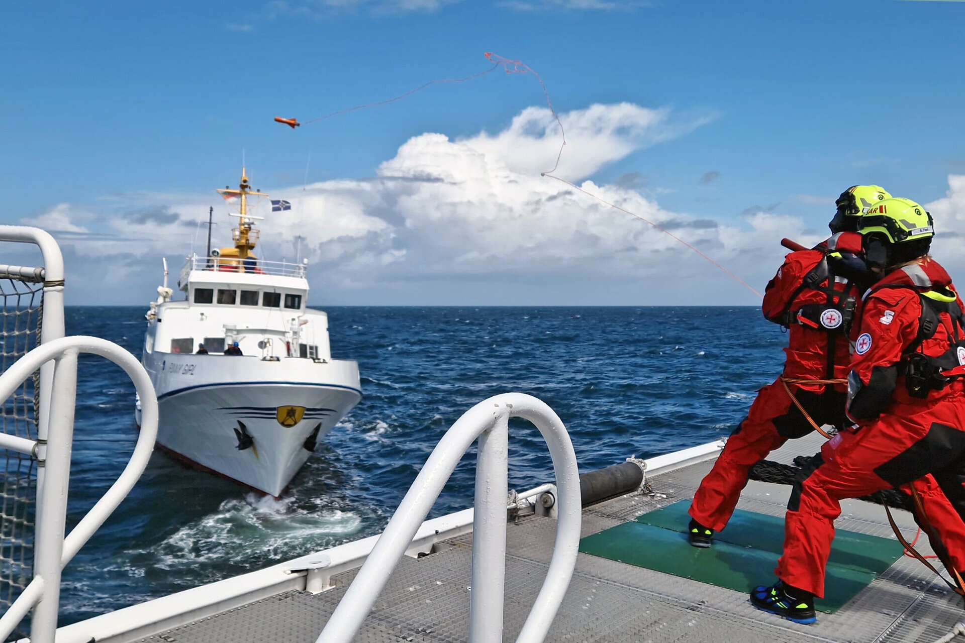 Zwei Verletzte auf Zweimaster in der Ostsee | Die Seenotretter