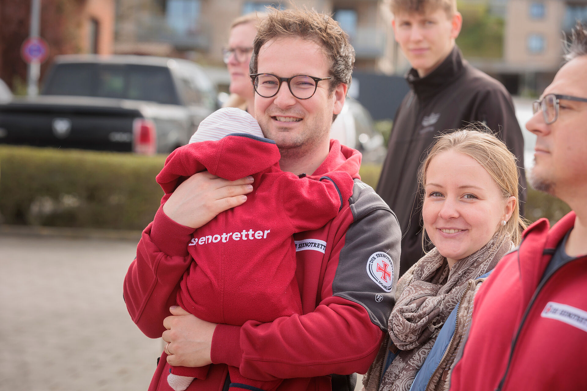 Die nächste Seenotretter-Generation: Freiwilliger Joel Rogge/Station Damp mit seiner Ehefrau Catleen und Tochter Maja