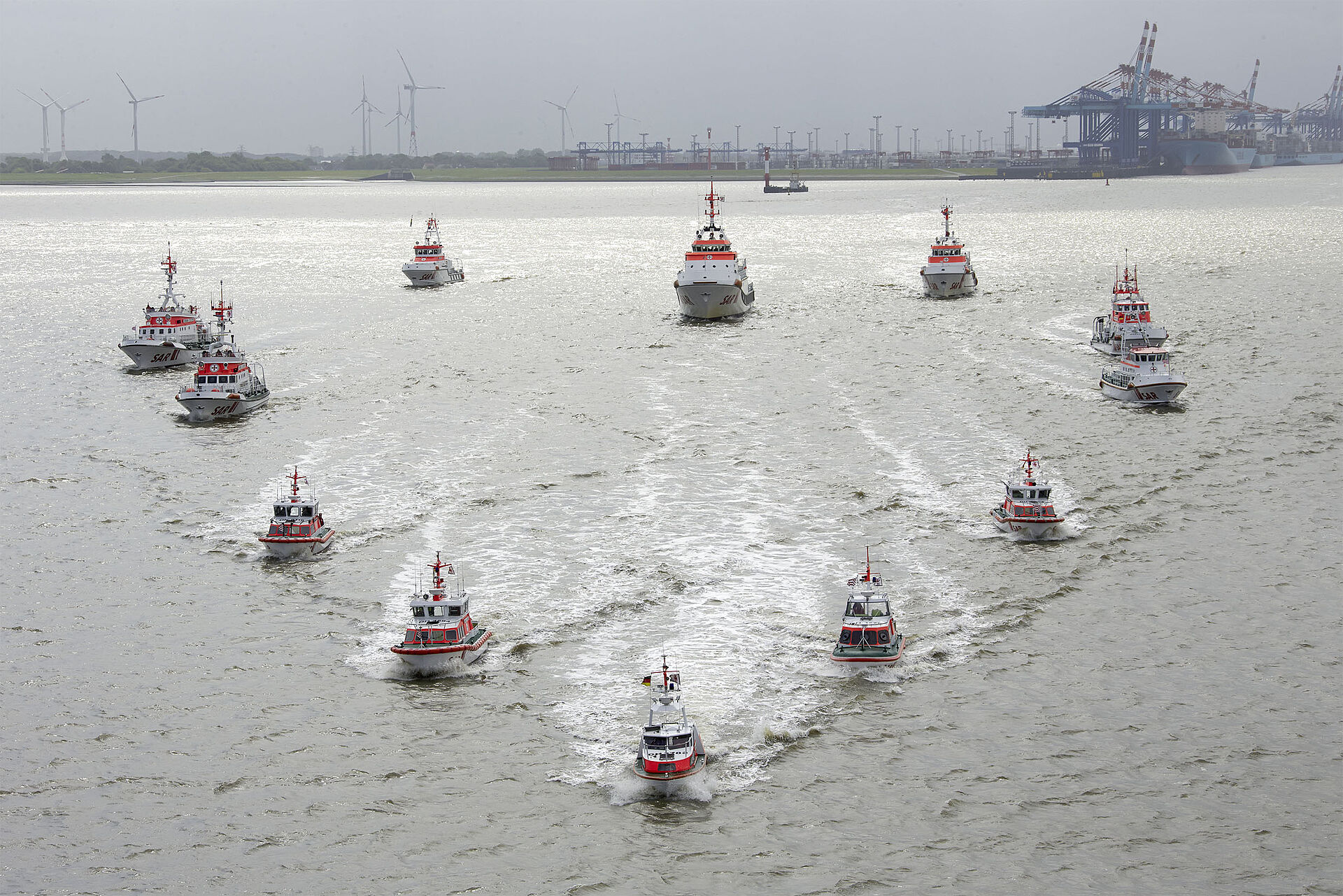 A formation of DGzRS rescue units at sea