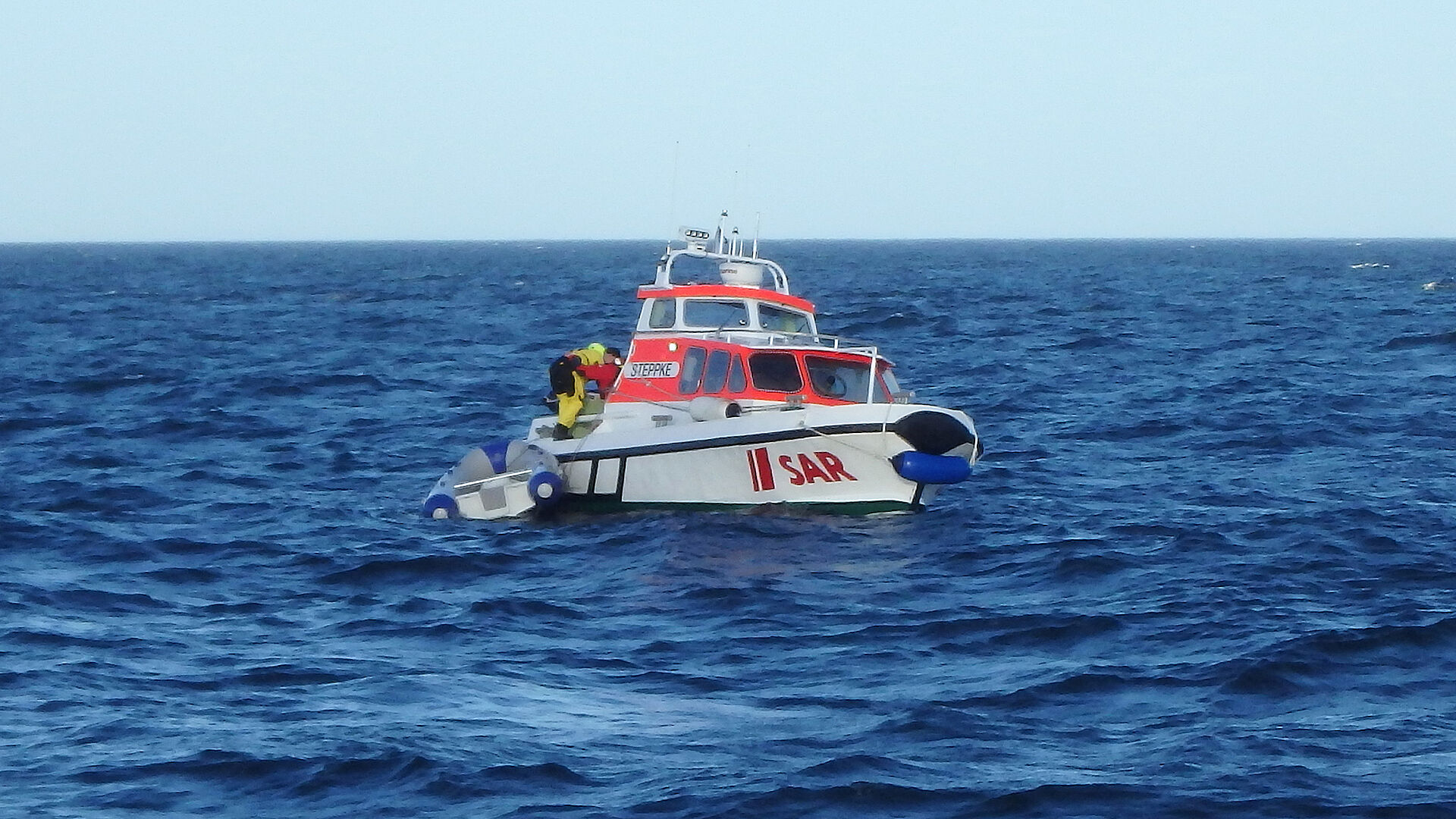 Segelyacht gesunken: Seenotretter retten Schiffbrüchige aus Kieler Bucht
