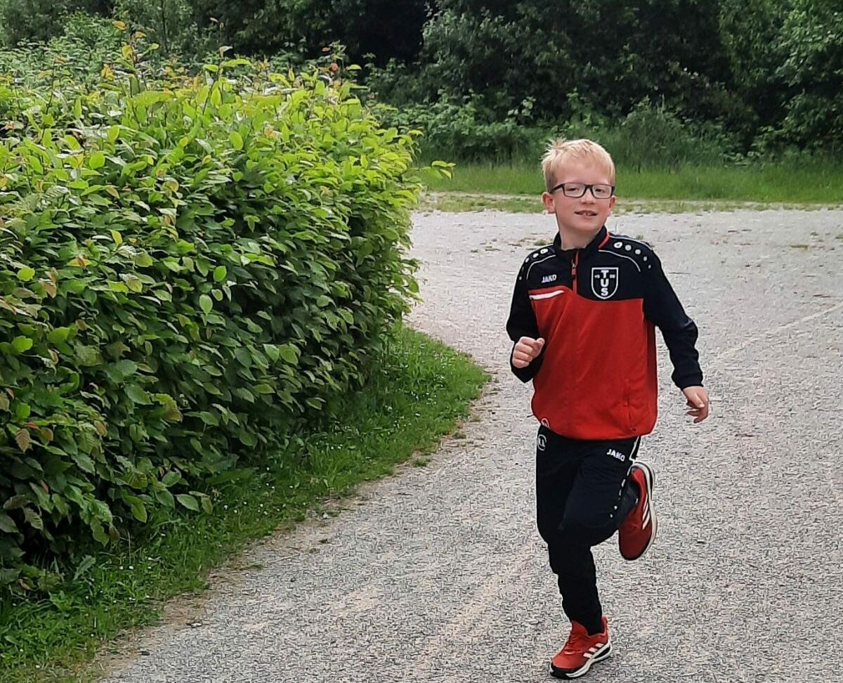 Der achtjährige Schüler Maximilian Krabbe beim Laufen für die Seenotretter
