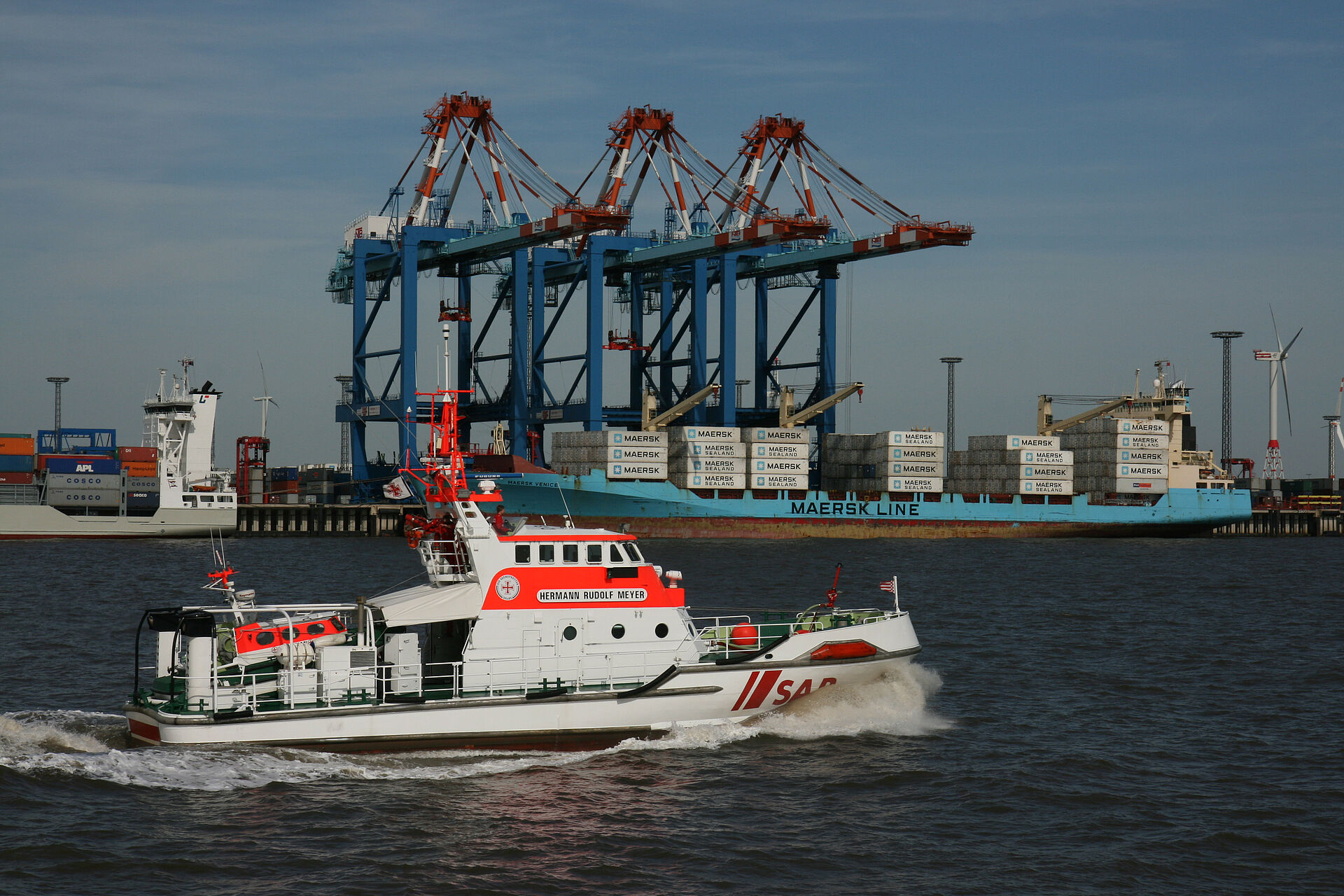Seenotrettungskreuzer HERMANN RUDOLF MEYER im Einsatz vor dem Hamburger Hafen