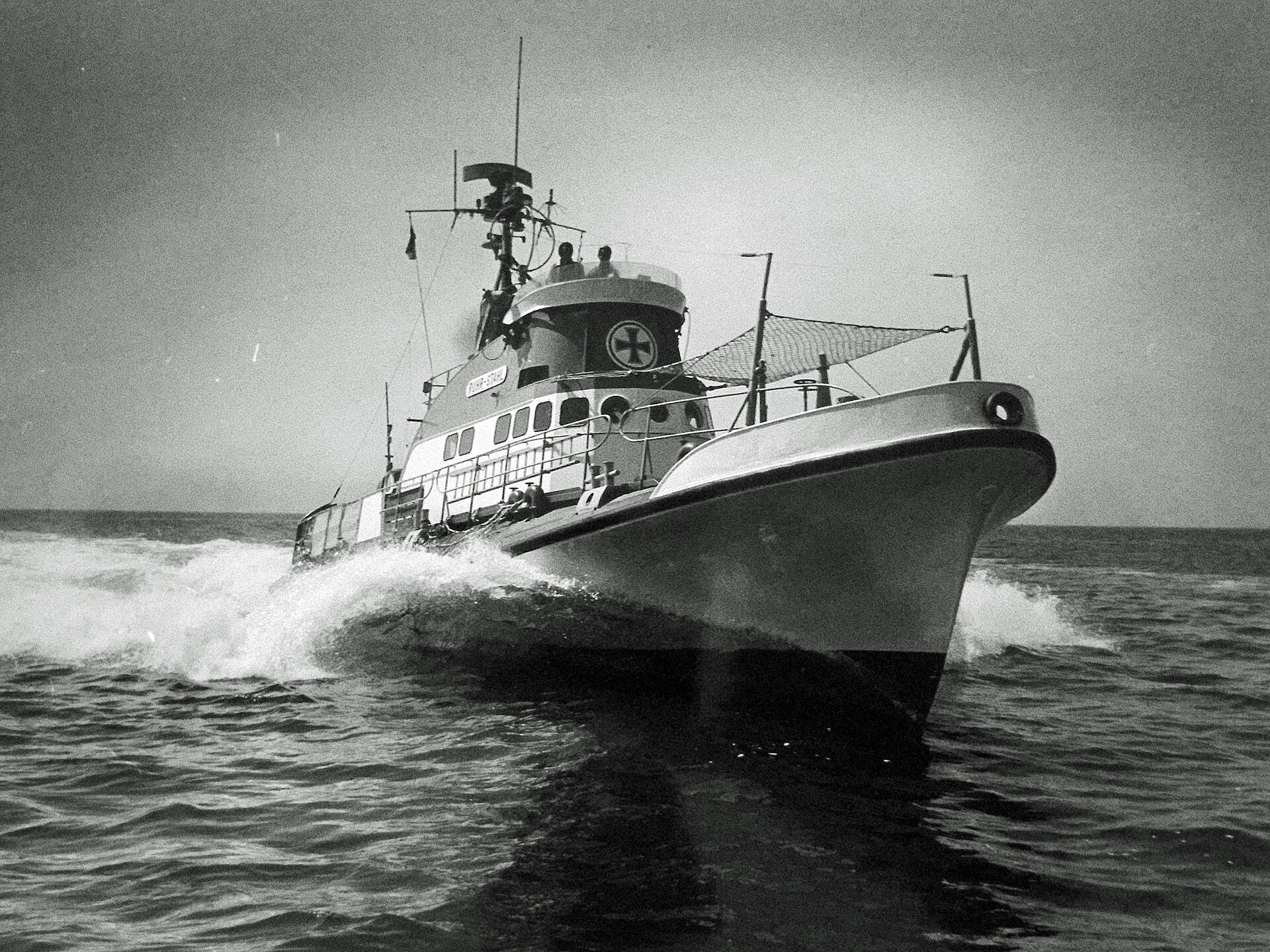Vor fünfzig Jahren: Besatzung der RUHR-STAHL rettet Küstenmotorschiff aus der Brandung bei Süderoog