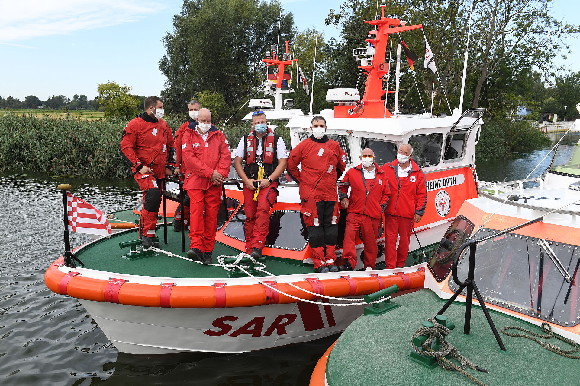 sieben Seenotretter auf dem Seenotrettungsboot HEINZ ORTH