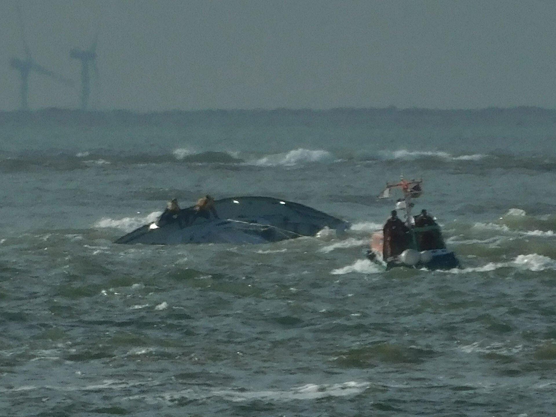 Seenotretter von Norderney retten zwei Segler aus Lebensgefahr