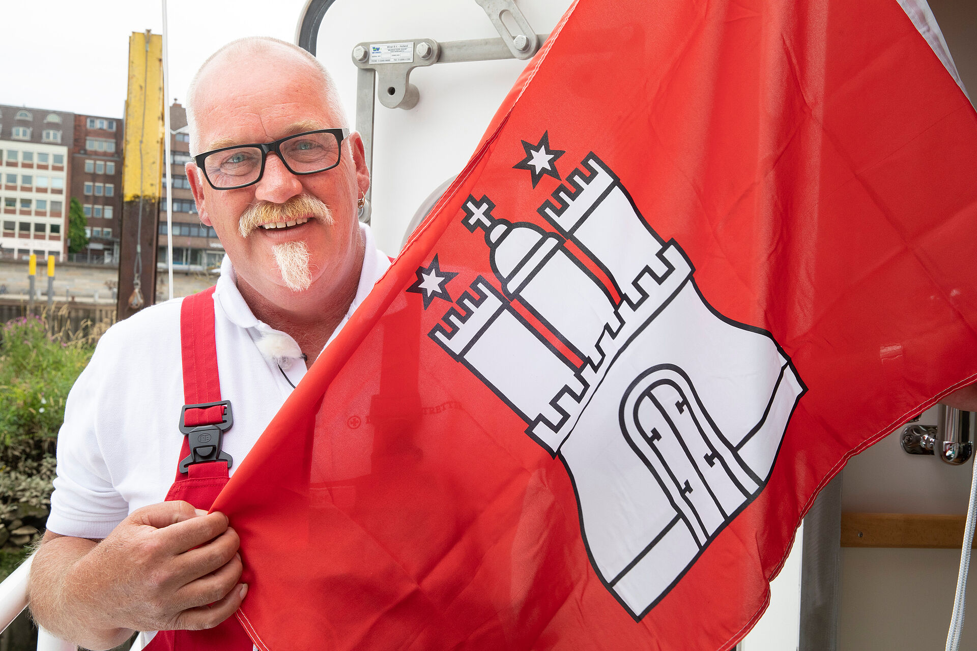 Vormann Ralf Brinker mit der Hamburg-Flagge
