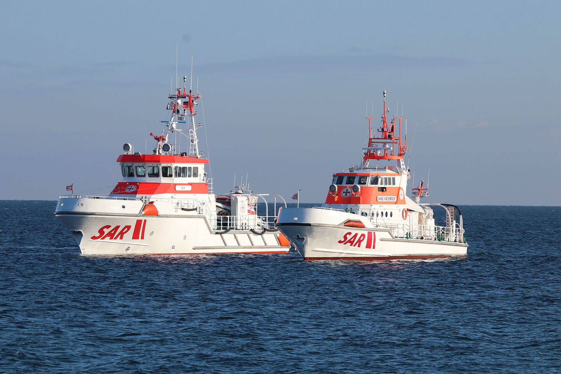 Seenotrettungskreuzer SK41 und HANS HACKMACK auf See