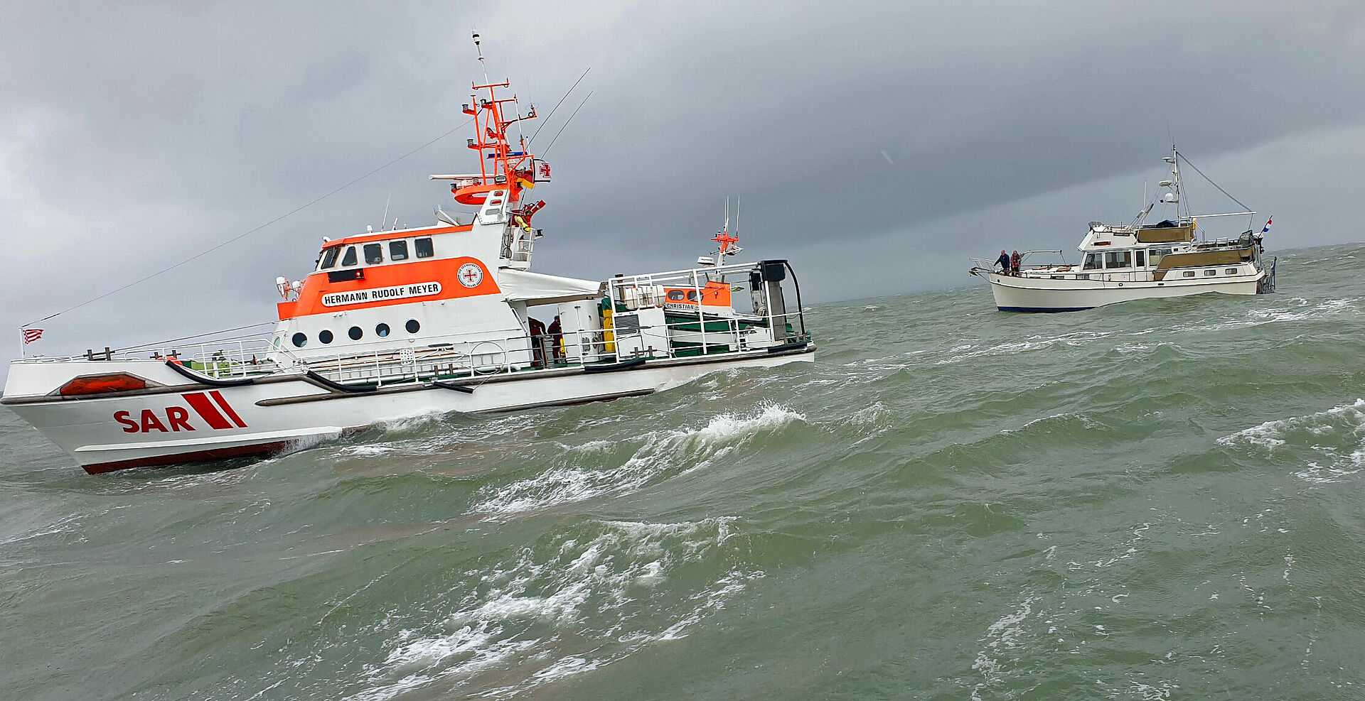 Seenotrettungskreuzer rettet Motoryacht vor Wangerooge