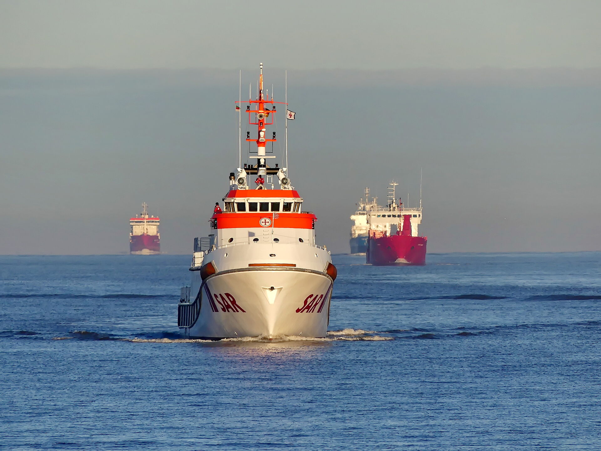 Zwischenbilanz: Seenotretter für 3.100 Menschen auf Nord- und Ostsee im Einsatz