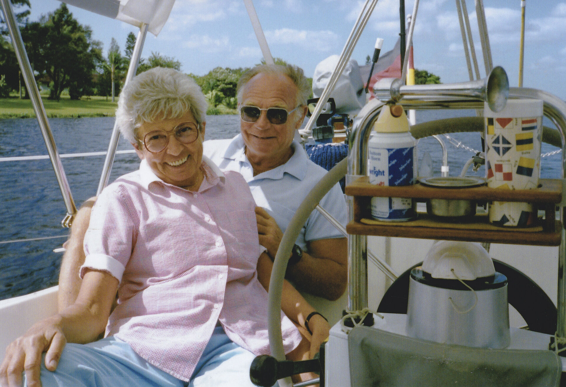 Ursula und Claus-Peter Schilsky an Bord ihrer Segelyacht „Nimanoa“