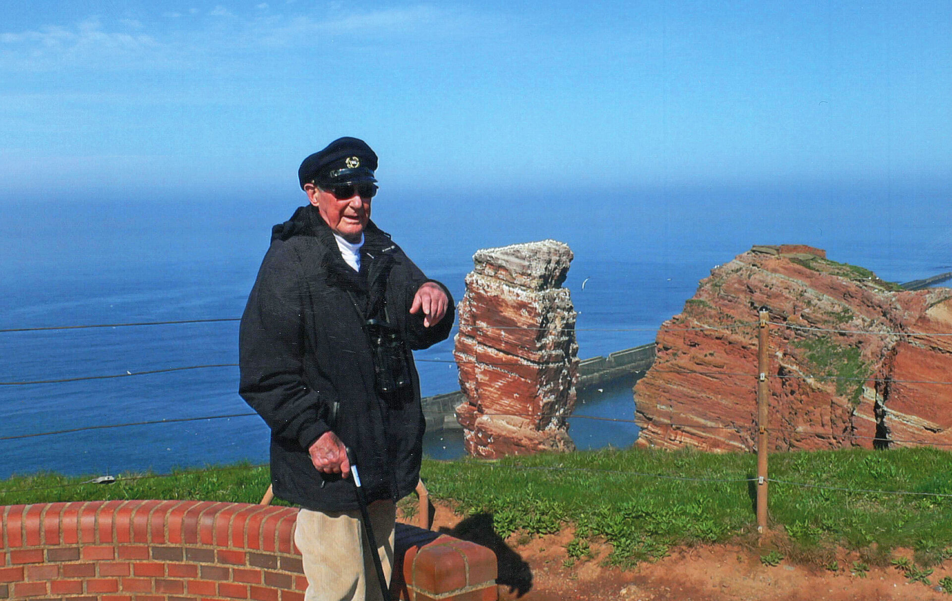 Foto von einem älteren Mann an der Küste