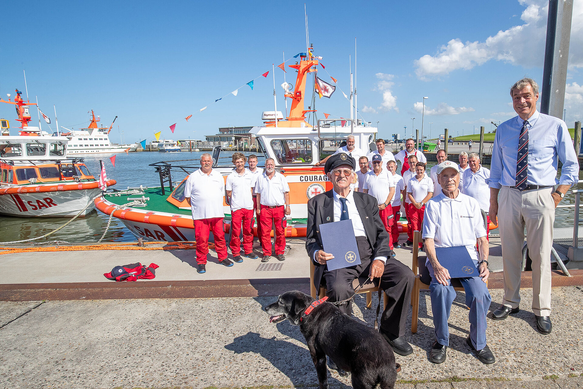 Engagement und Ehrenamt: Indienststellung des Neuharlingersieler Seenotrettungsbootes COURAGE