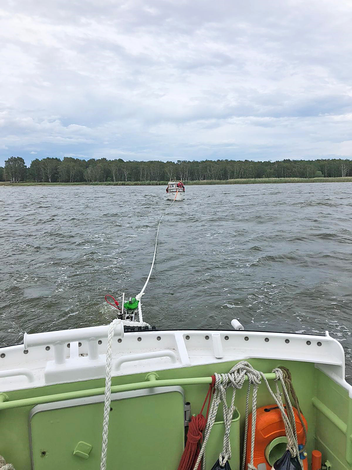 Seenotretter befreien drei Wassersportler auf der Ostsee aus Gefahr