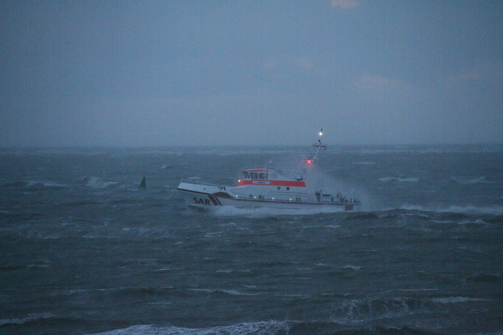 Segelyacht zwischen Baltrum und Langeoog gesunken – zwei Segler gerettet, drittes Crewmitglied vermisst